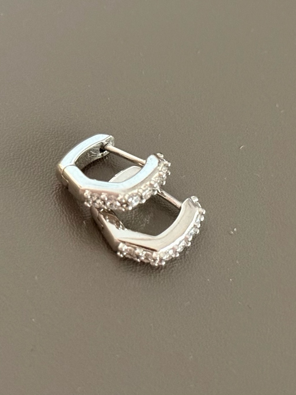 Kendra Scott Silver Pavรฉ Geometric Huggie Hoop Earrings
